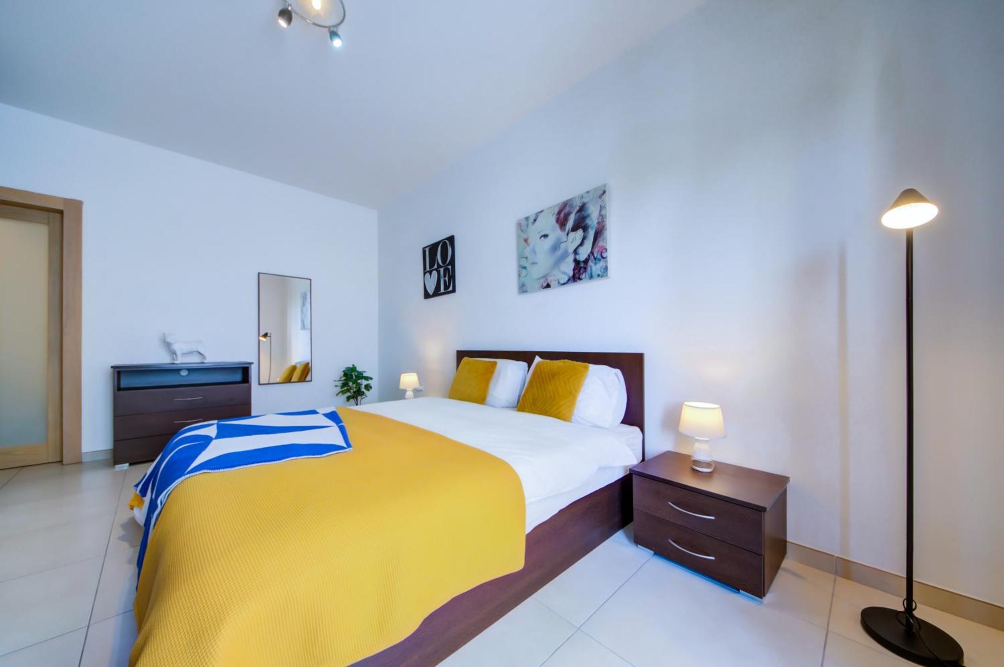 Prime Location, Modern Apartment In St Julian'S, Paceville, Apt 8 By Vaganza San Ġiljan Kültér fotó