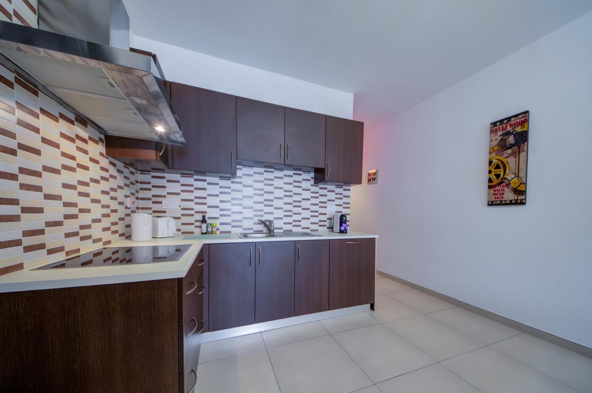 Prime Location, Modern Apartment In St Julian'S, Paceville, Apt 8 By Vaganza San Ġiljan Kültér fotó