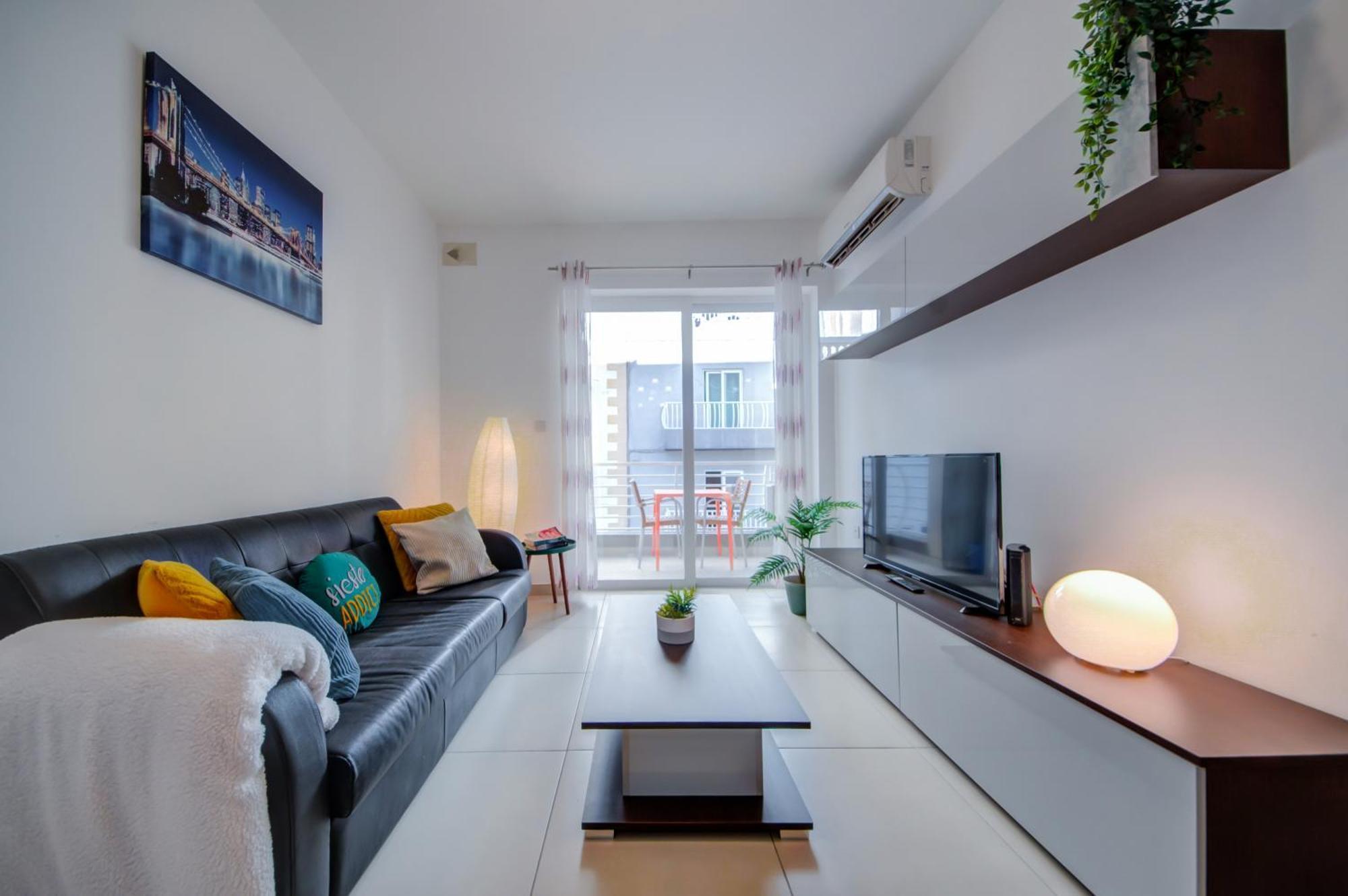 Prime Location, Modern Apartment In St Julian'S, Paceville, Apt 8 By Vaganza San Ġiljan Kültér fotó